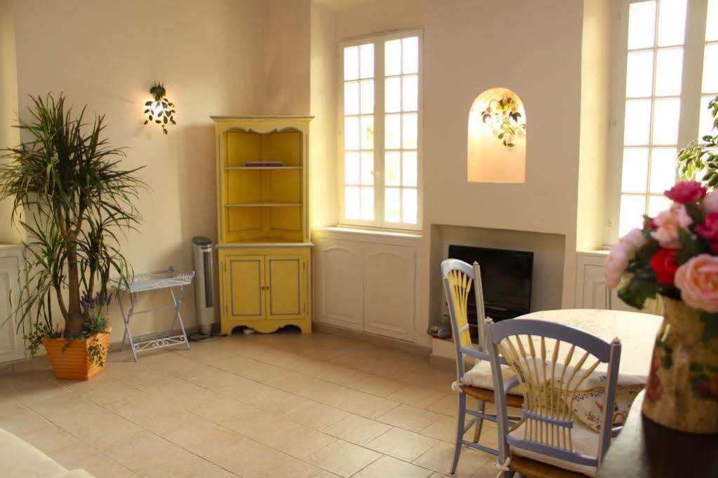 Charming Port View Studio: Steps from Palais, Cannes Exterior photo